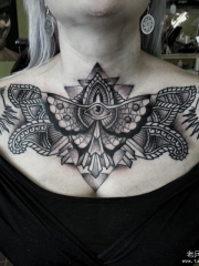 欧美胸部蝴蝶眼睛太阳月亮纹身图案