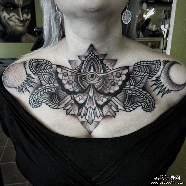 欧美胸部蝴蝶眼睛太阳月亮纹身图案