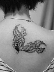 女人后背图腾凤凰纹身图案