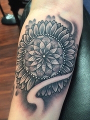 黑色曼陀罗纹身点刺技巧几何花纹身图案