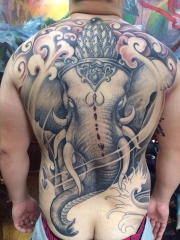 满背个性愤怒的象神纹身图案