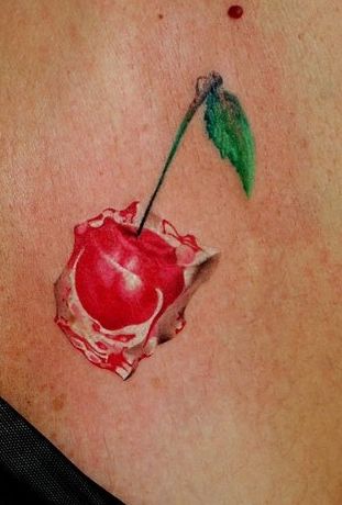 胸部彩色樱桃纹身图案