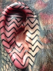 黑色面部个性纹身耳朵上线条几何纹身图案