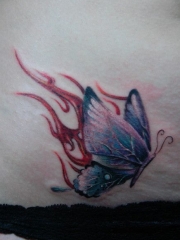 腹部好看时尚的蝴蝶火焰纹身图案