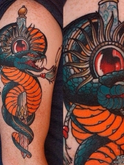 大臂school蛇宝石匕首纹身图案