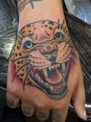 手背欧美new school豹子头纹身图案