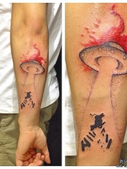 小臂点刺欧美飞碟纹身图案