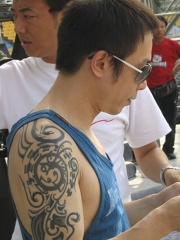 我是歌手黄贯中手臂图腾纹身图案