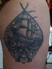 大腿欧美帆船玫瑰纹身图案