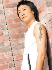 郑中基手臂图腾纹身图案