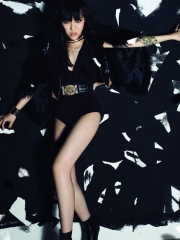 吴莫愁手臂个性时尚纹身图案