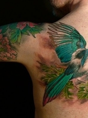 美女超喜爱的水彩泼墨纹身小花朵图案