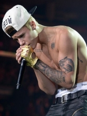 90后歌手贾斯丁比伯花臂纹身