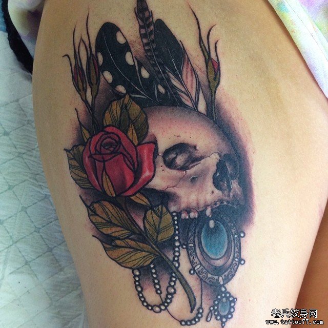 大腿欧美性感骷髅花卉宝石纹身图案