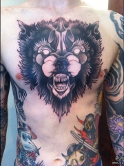 胸部old school狼头纹身图案