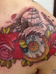 胸部欧美时钟玫瑰帆船纹身图案