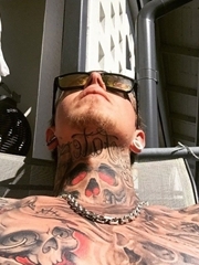 30款男性超帅气的黑灰色脖子纹身图案大全