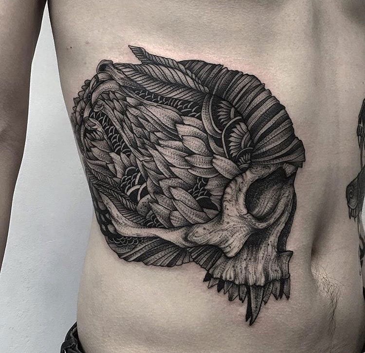 黑灰色骷髅头纹身腰部男性超霸气纹身图案