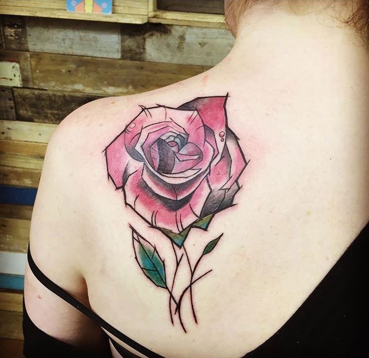 女性彩色植物颜料纹身玫瑰花纹身图案