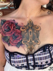 胸部彩绘欧美玫瑰纹身图案