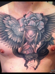 欧美胸部翅膀沙漏蛇玫瑰纹身图案