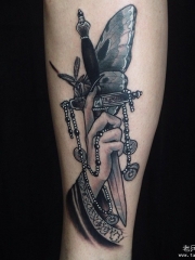 小腿欧美匕首蝴蝶手纹身图案