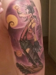 大臂上可爱的卡通形象狼纹身图片