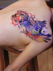 美女后背彩绘凤凰刺青图案