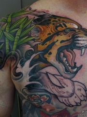 胸部传统老虎竹子彩绘纹身图案
