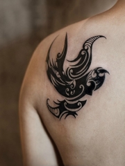 肩部部落风燕子图腾纹身图案