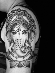手臂华丽的象神莲花个性纹身图案