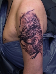 手臂星座人马座纹身图案