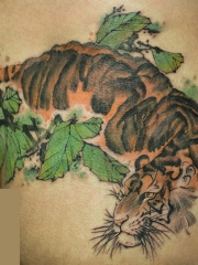 臀部水墨卧虎彩绘纹身图案