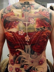 男性满背日本武士花朵纹身图案