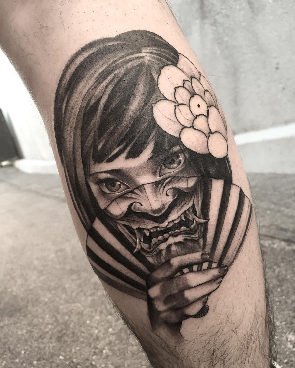 小腿半面般若半面美女纹身图案