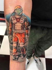 小臂上的彩色太空人纹身图片