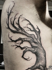 侧腰欧美暗黑系树木纹身图案