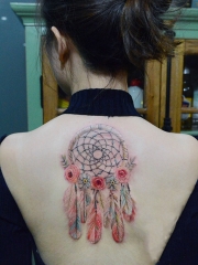 后背美丽的玫瑰捕梦网彩绘纹身图案