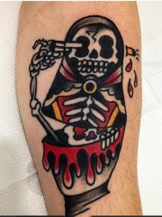 手臂搞怪的骷髅卡通纹身图案