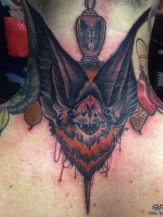 颈部欧美school蝙蝠纹身图案