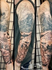 帅气的关于战争主题的花臂纹身