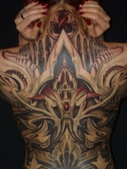 女性满背漂亮的创意纹身图案