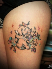 大腿卡通独角兽犀牛彩色纹身图案