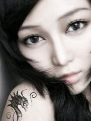 女生手臂海马纹身图案