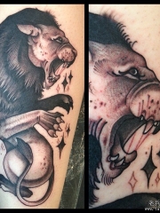 小腿欧美狮子星星黑灰纹身图案