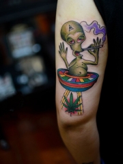 手腕彩色外星人植物另类纹身图案