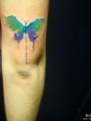 大臂泼墨小清新蝴蝶纹身图案