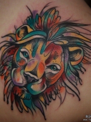 背部欧美泼墨水彩狮子纹身图案
