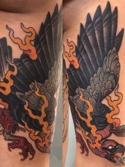 大臂内侧欧美school秃鹫纹身图案
