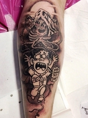 小腿上的骨架人吓到小朋友的图案纹身